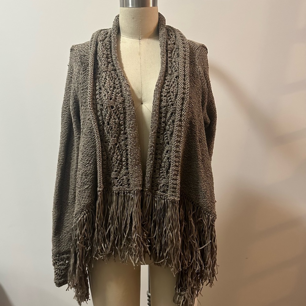 Bohemian cardigan with macramé and fringes